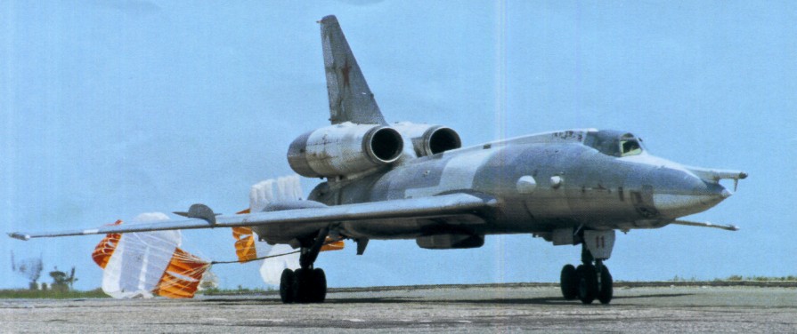 Tu22PltM040.jpg